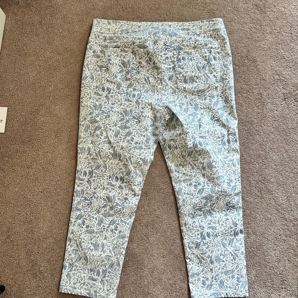 Floral Crop pants
